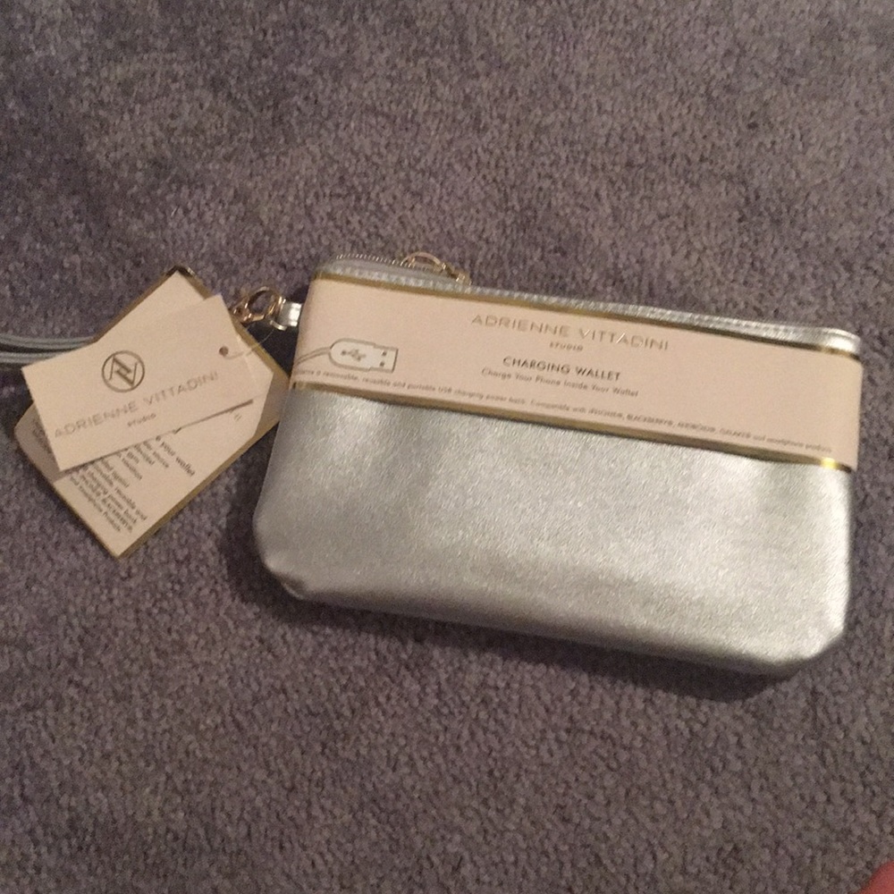 Charging wallet wristlet clutch